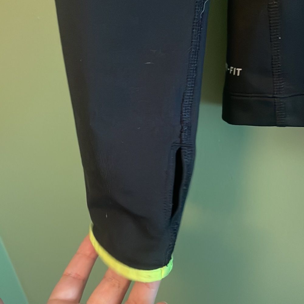 Nike Running Black Neon Trim Light Pullover Sweater Long Sleeve Athletic Sz L - Picture 3 of 7
